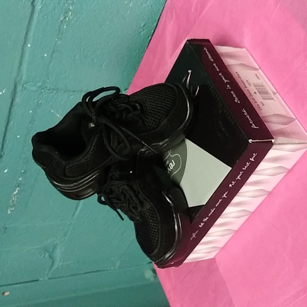Child dance sneaker
